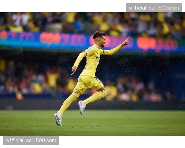 比利亚雷亚尔中场巴埃纳专访：谈论在帕切塔体系下角色与跑动要求的变化