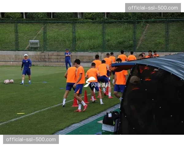 足球文化：多家俱乐部举办开放日，拉近与球迷距离